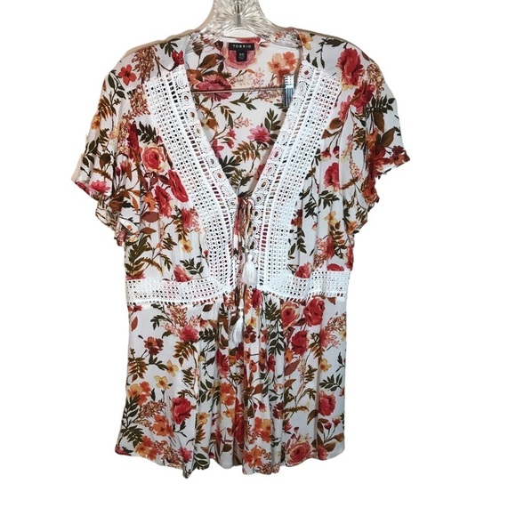 Torrid women’s floral blouse size 00 flutter sleeves V-neck with tassel - Picture 1 of 8